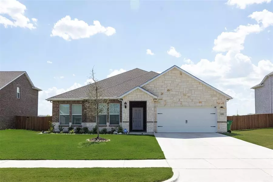 628 Lakefield Drive, Waxahachie, TX 75165