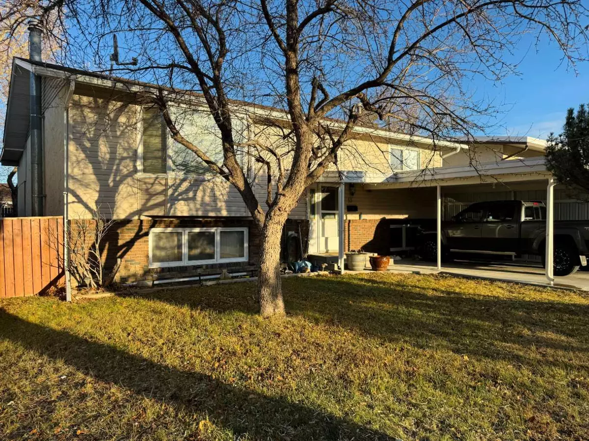 Lethbridge, AB T1K 4M8,18 Sheridan PL West