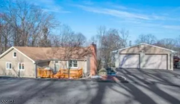 43 Wildwood Shores Dr, Hopatcong Boro, NJ 07843