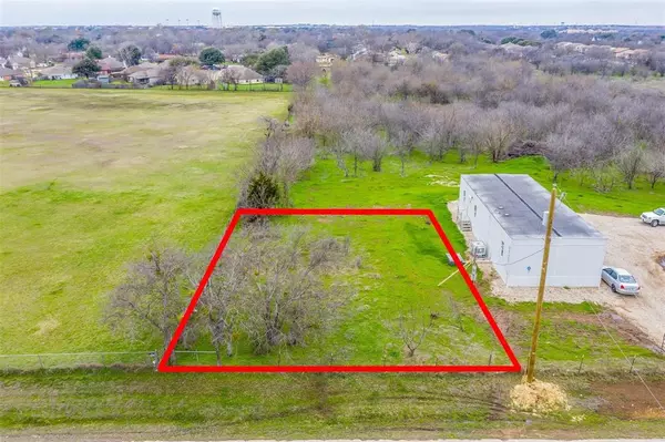 303 N Industrial Street, Crowley, TX 76036