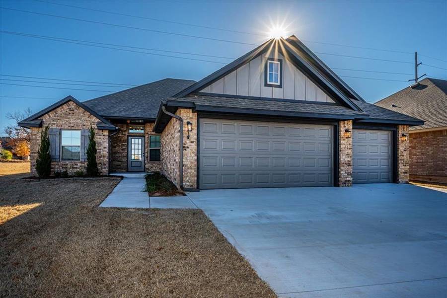 712 Black Mesa Court, Yukon, OK 73099