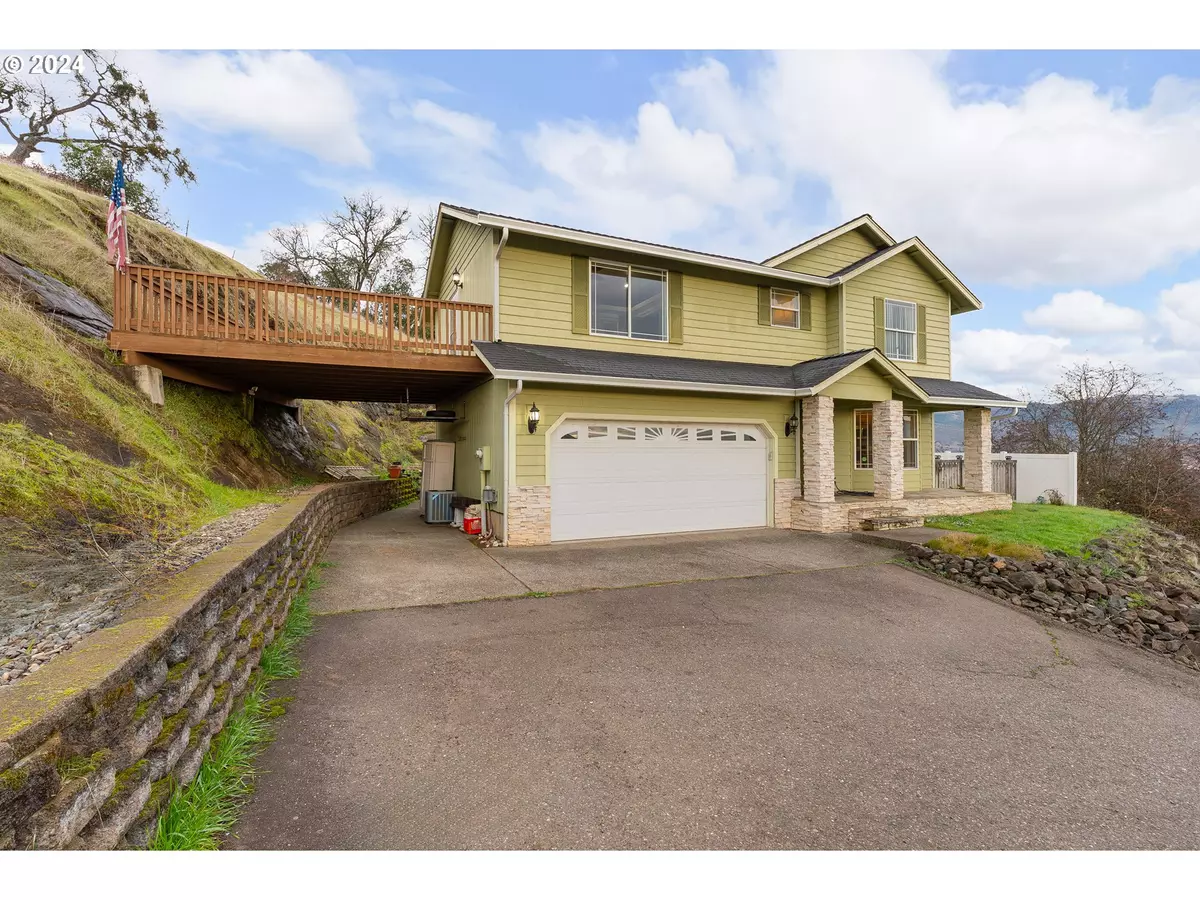 Roseburg, OR 97471,243 SUMMERWOOD ST