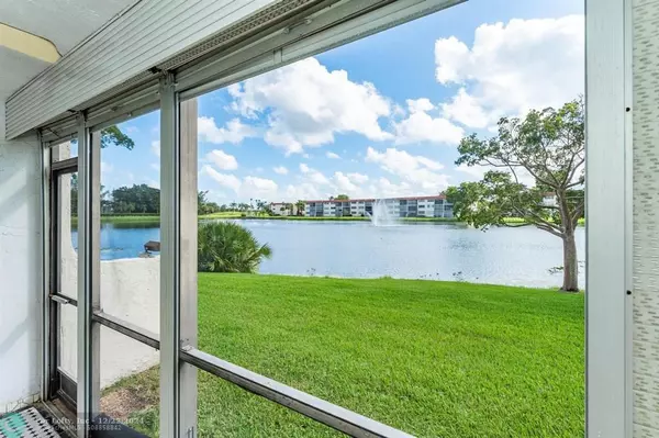 Pembroke Pines, FL 33025,9500 N Hollybrook Lake Dr  #109