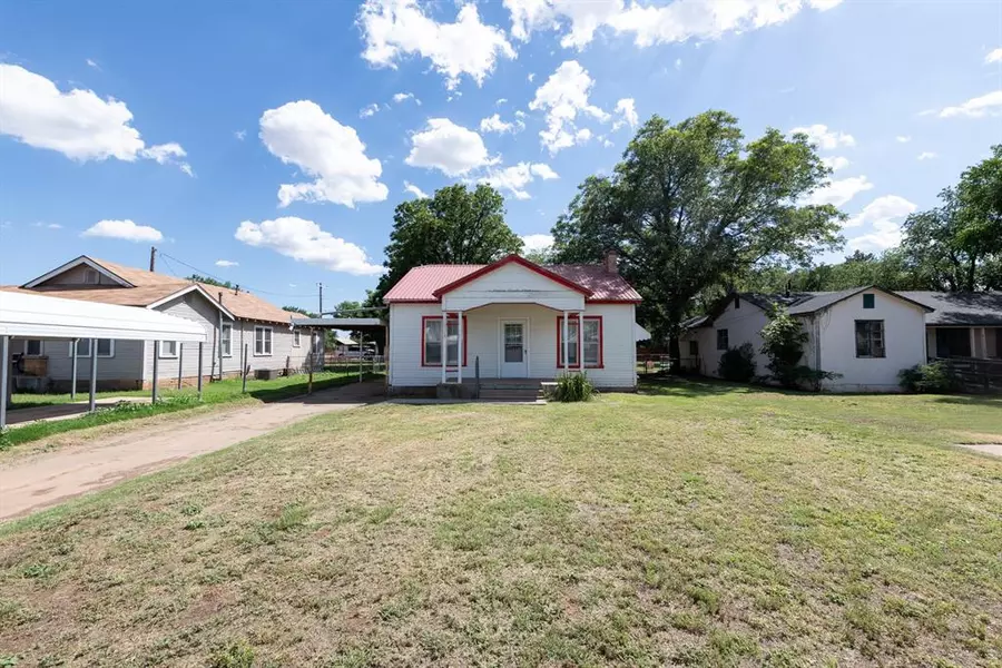 406 SE Ave H, Childress, TX 79201