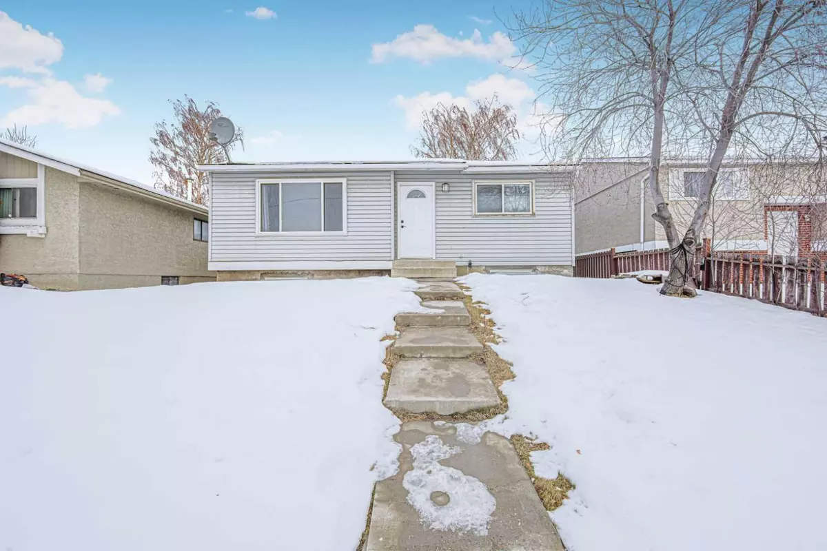 Calgary, AB T3E 3R5,208 Falconridge CRES NE