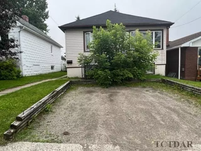 Cochrane, ON P4N 4H6,127 Floral AVE