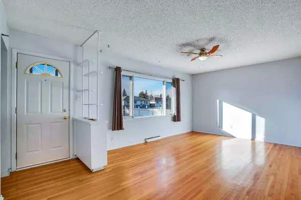 Calgary, AB T2B 1J6,2444 44 ST Southeast