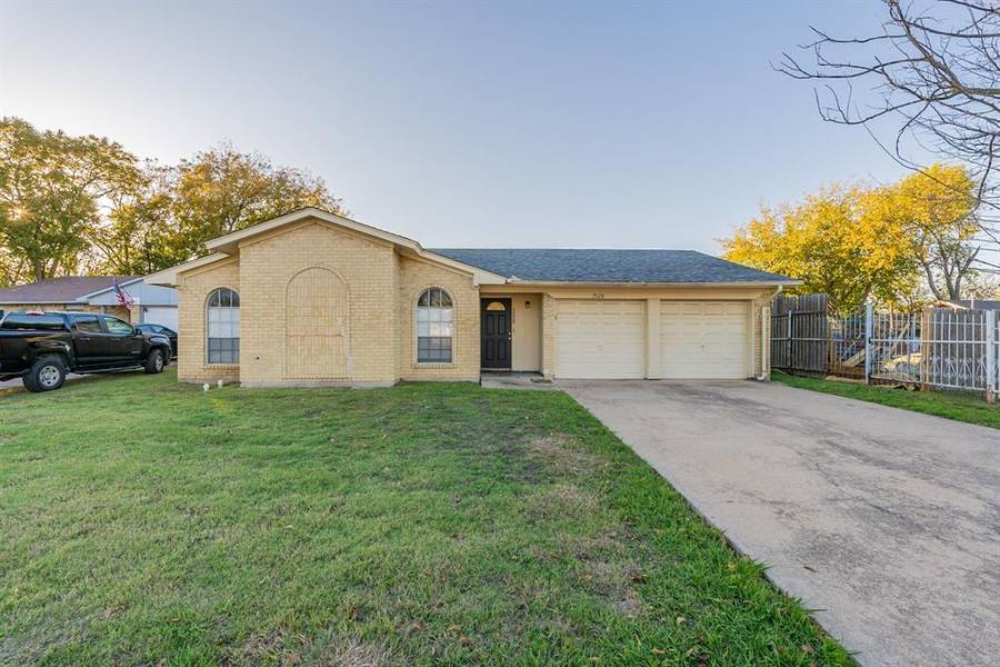 7528 Marlinda Circle, Fort Worth, TX 76140