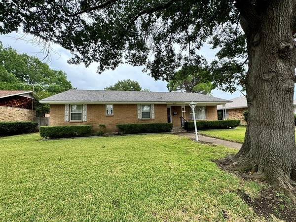 8338 Bocowood Drive, Dallas, TX 75228