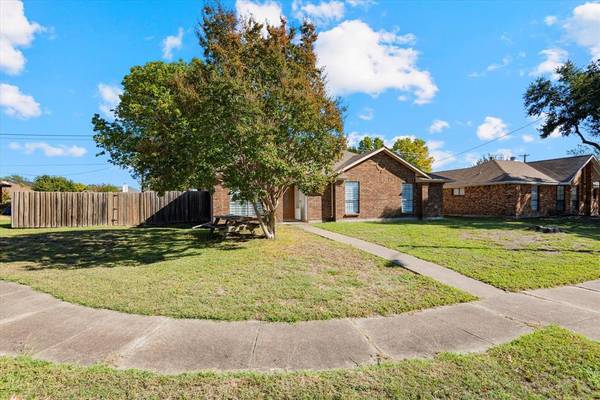 Rowlett, TX 75088,8202 Meadowlark Lane