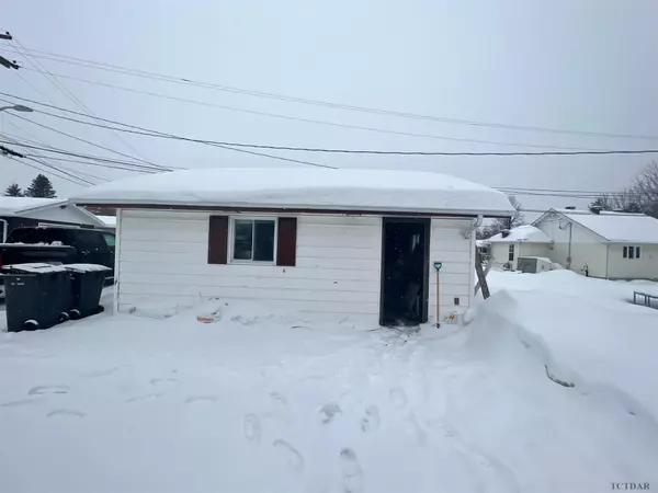 Iroquois Falls, ON P0K 6E0,107 Picadilly CIR