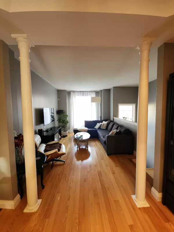 Mississauga, ON L5B 4L3,280 Hillcrest AVE #25