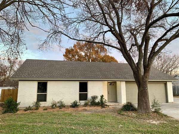 212 Hillcrest Street, Sanger, TX 76266