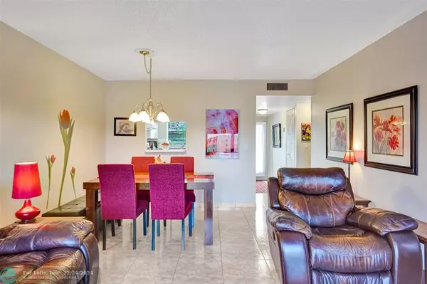 Sunrise, FL 33322,10467 Sunrise Lakes Blvd  #210