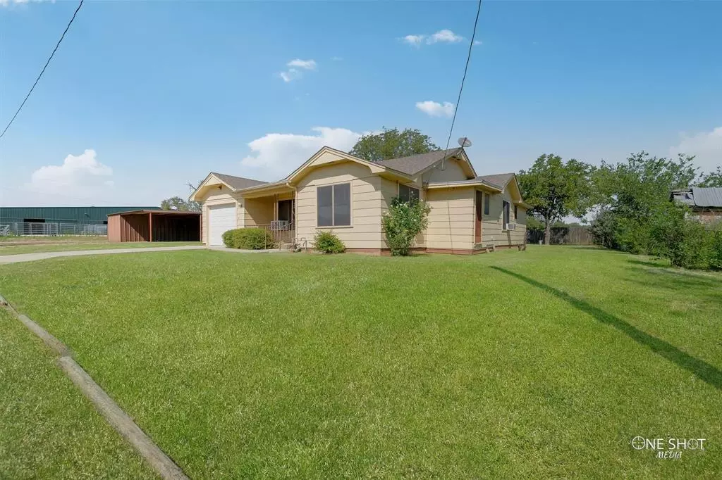 Coleman, TX 76834,916 Peach Street