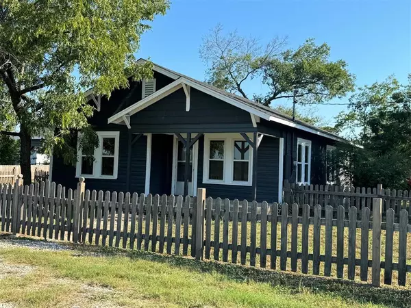 204 N Howard Street, Alvord, TX 76225