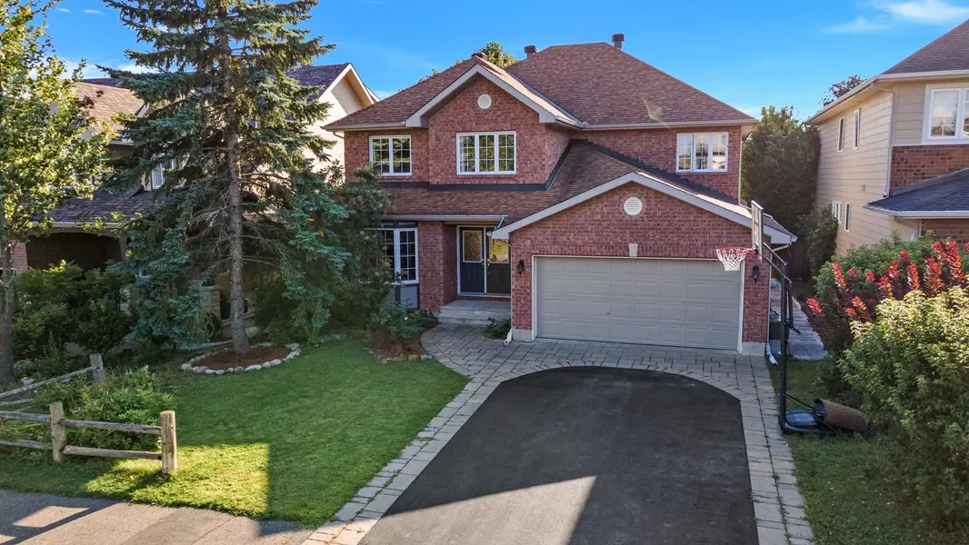 9 SHANNONDOE CRES, Kanata, ON K2M 2C8