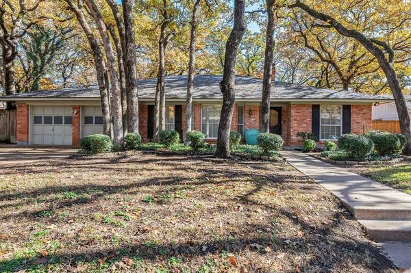 3104 Woodford Drive, Arlington, TX 76013