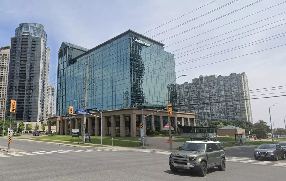 Mississauga, ON L5B 3J1,350 Burnhamthorpe RD W #200-05