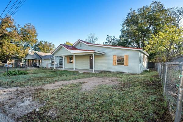 304 N Pine Street, Comanche, TX 76442