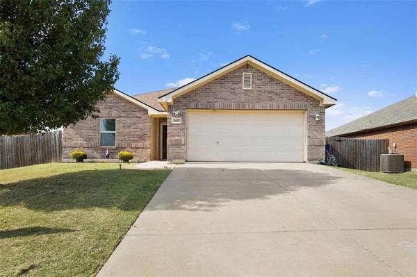 2632 Castle Pines Drive, Burleson, TX 76028