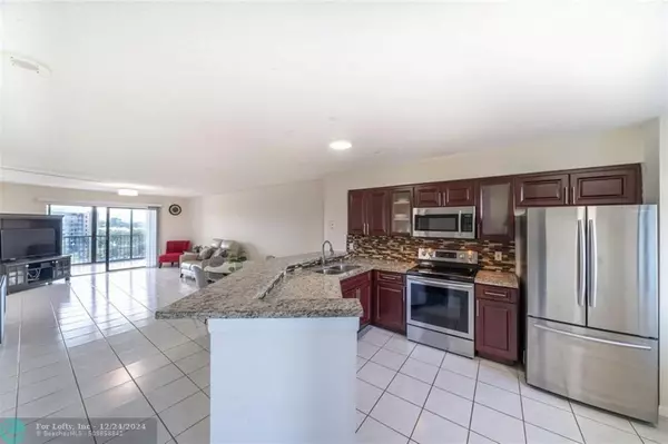 Pompano Beach, FL 33069,2240 N Cypress Bend Dr  #805