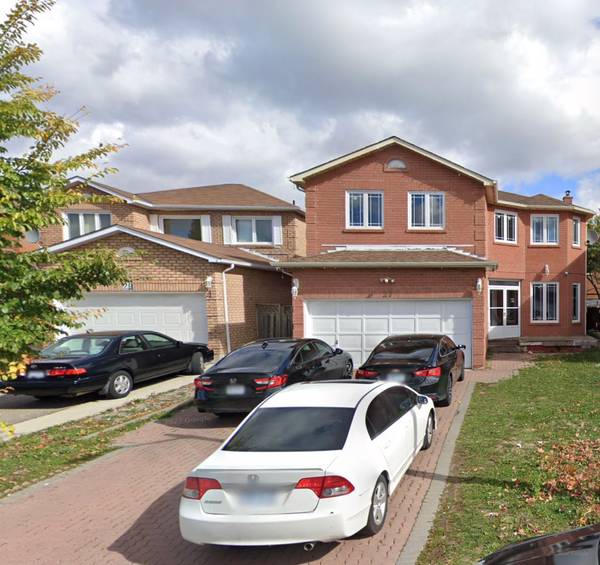 27 Cannon CRES, Brampton, ON L6Y 4L8