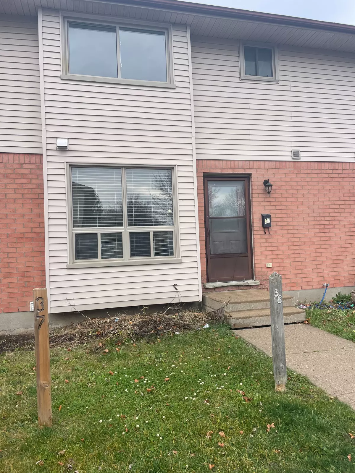 London, ON N6J 4J3,135 BELMONT DR #37