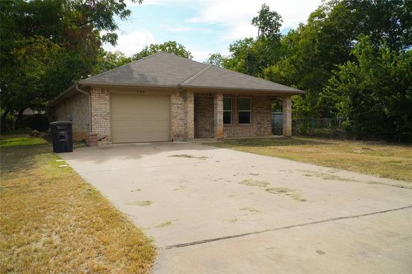 Cleburne, TX 76033,709 N Pendell Avenue