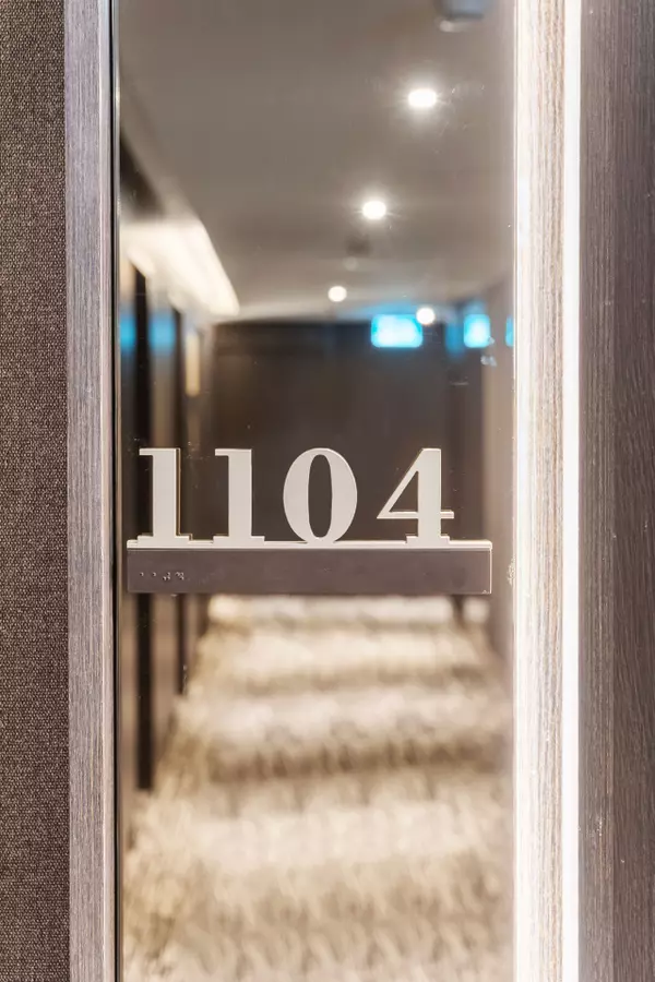 Toronto, ON M4W 1L2,11 Yorkville AVE #1104