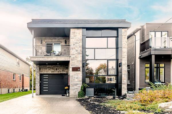 20 Gradwell DR,  Toronto E08,  ON M1M 2M9