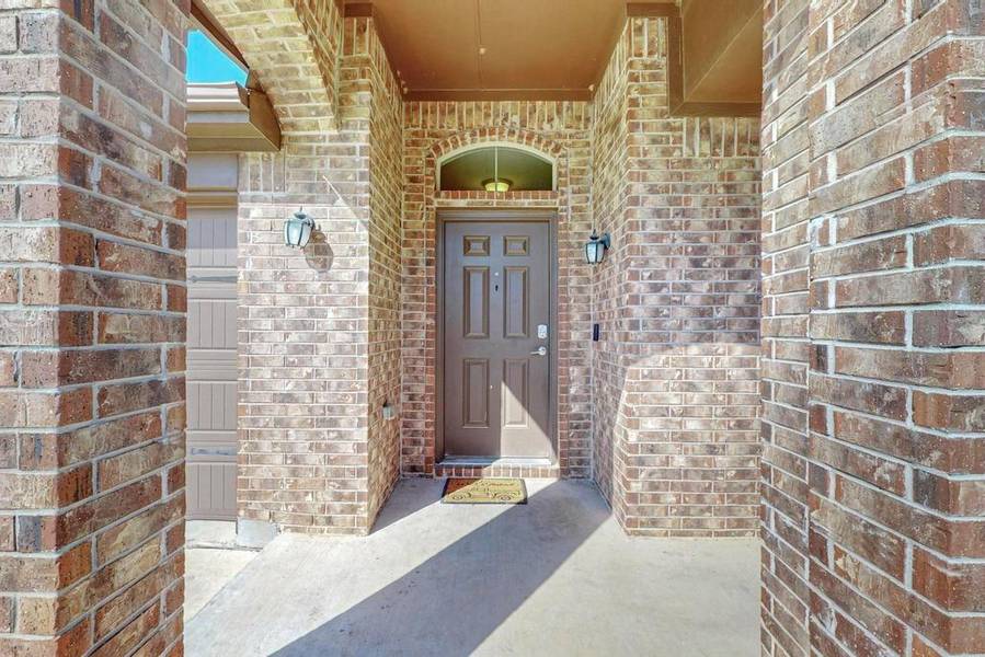 10228 Almondtree Drive, Fort Worth, TX 76140