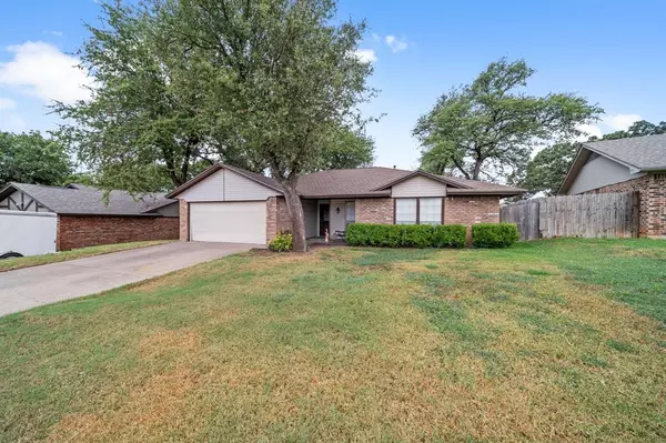 3706 Moselle Drive,  Arlington,  TX 76016