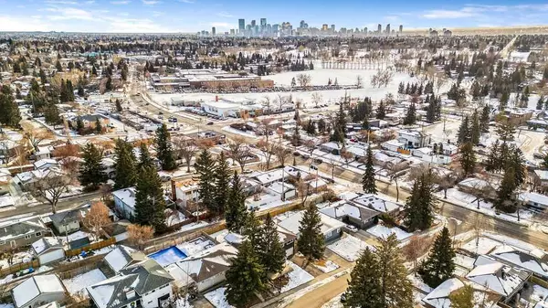 Calgary, AB T2L 0R5,14 Columbia PL NW