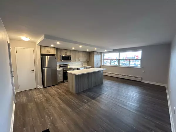 Richmond Hill, ON L4C 2L2,9960 Bayview AVE W #106