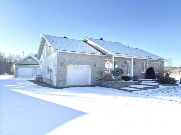 1582 SANDY HILL RD, Champlain, ON K6A 2R2