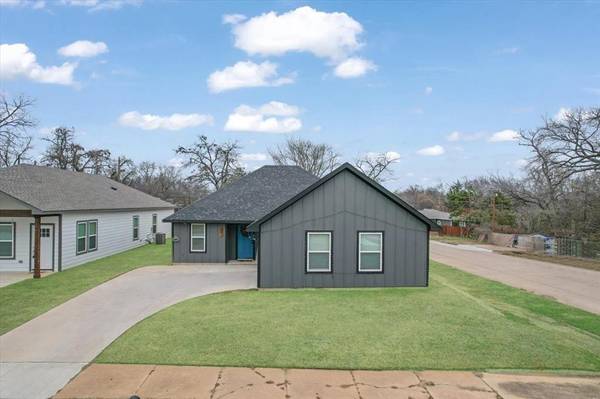 Denison, TX 75020,601 W Morton Street