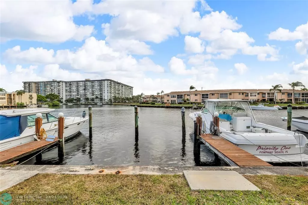 Pompano Beach, FL 33060,1100 SE 5TH CT  #19