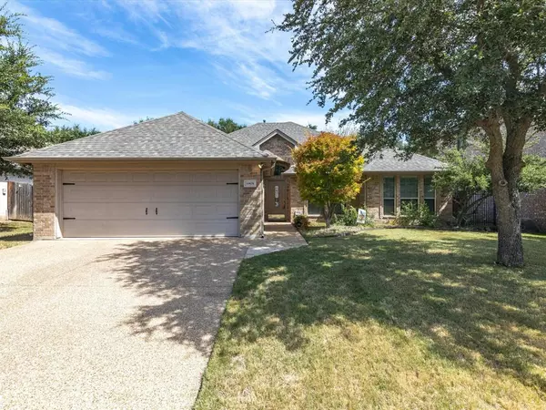 10828 Golfview Way, Benbrook, TX 76126