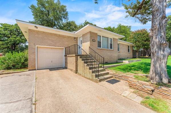 717 Buena Vista Drive, Hurst, TX 76053