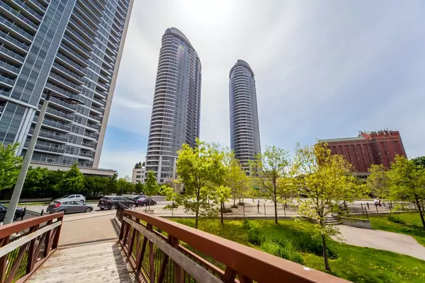 125 Village Green SQ #2712, Toronto E07, ON M1S 0G3