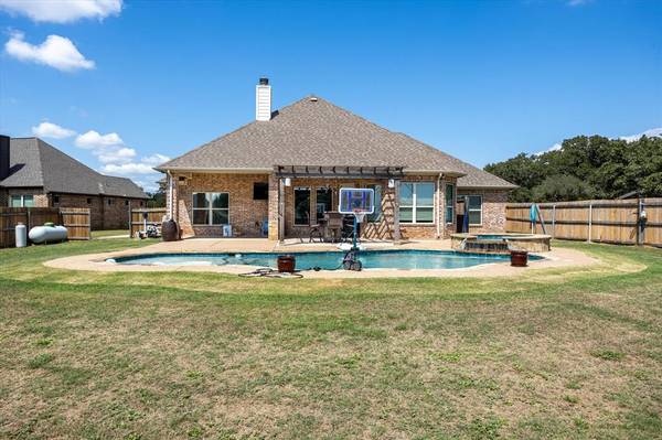 8901 Monteign Court,  Granbury,  TX 76049