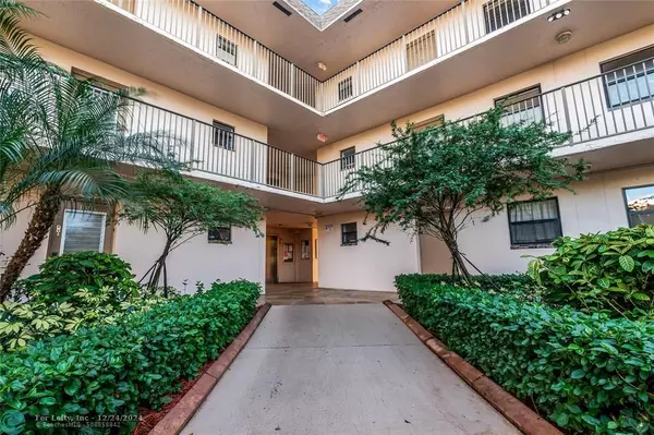 Sunrise, FL 33322,10442 Sunrise Lakes Blvd  #305