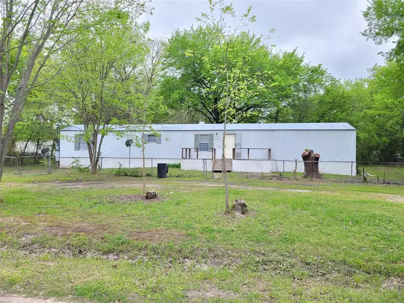 925 Redoak Drive, West Tawakoni, TX 75474