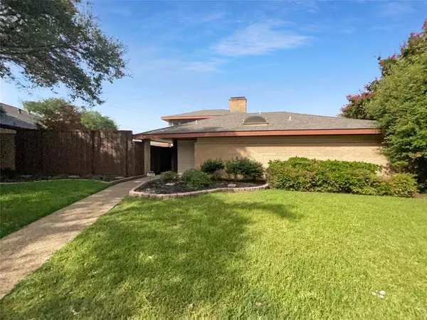 7126 Manor Oaks Drive, Dallas, TX 75248