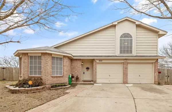 652 Blueberry Hill Lane, Mansfield, TX 76063