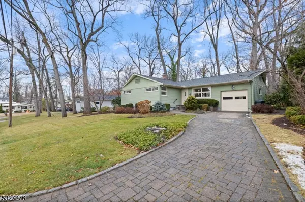 6 Belaire Dr, Roseland Boro, NJ 07068