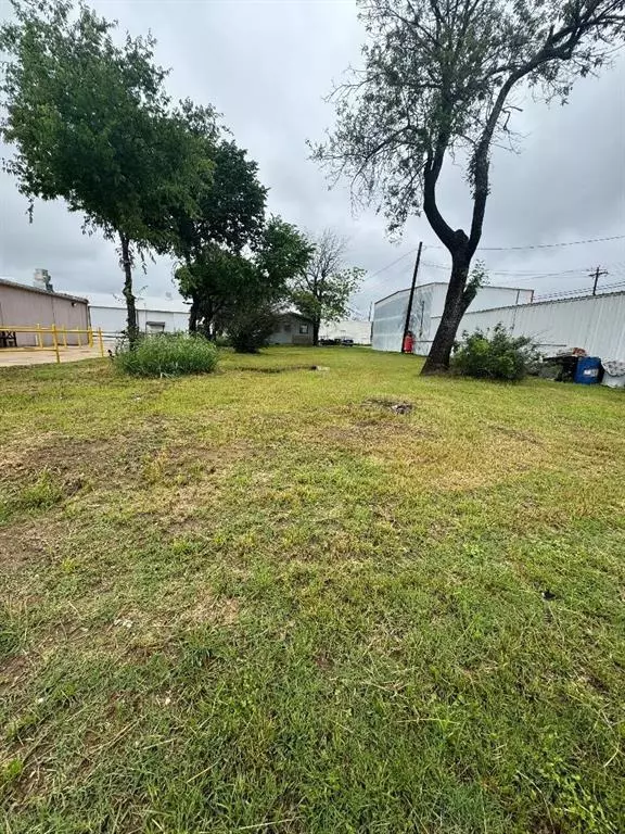 104 SE 12th Avenue, Mineral Wells, TX 76067