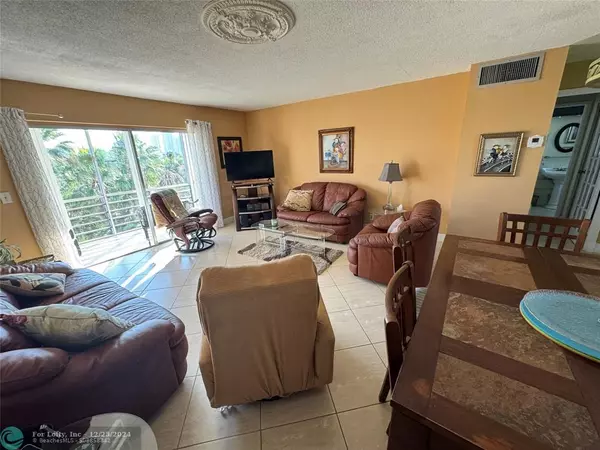 Hallandale Beach, FL 33009,600 NE 14th Ave  #517