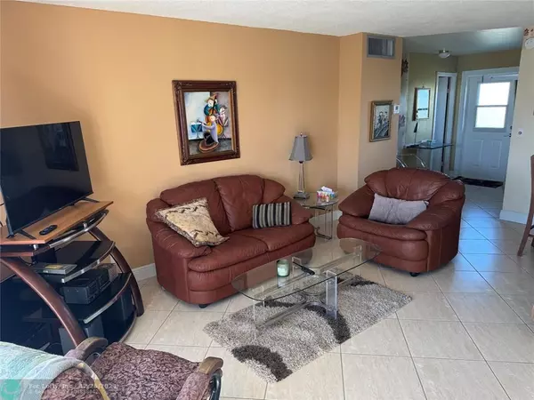 Hallandale Beach, FL 33009,600 NE 14th Ave  #517